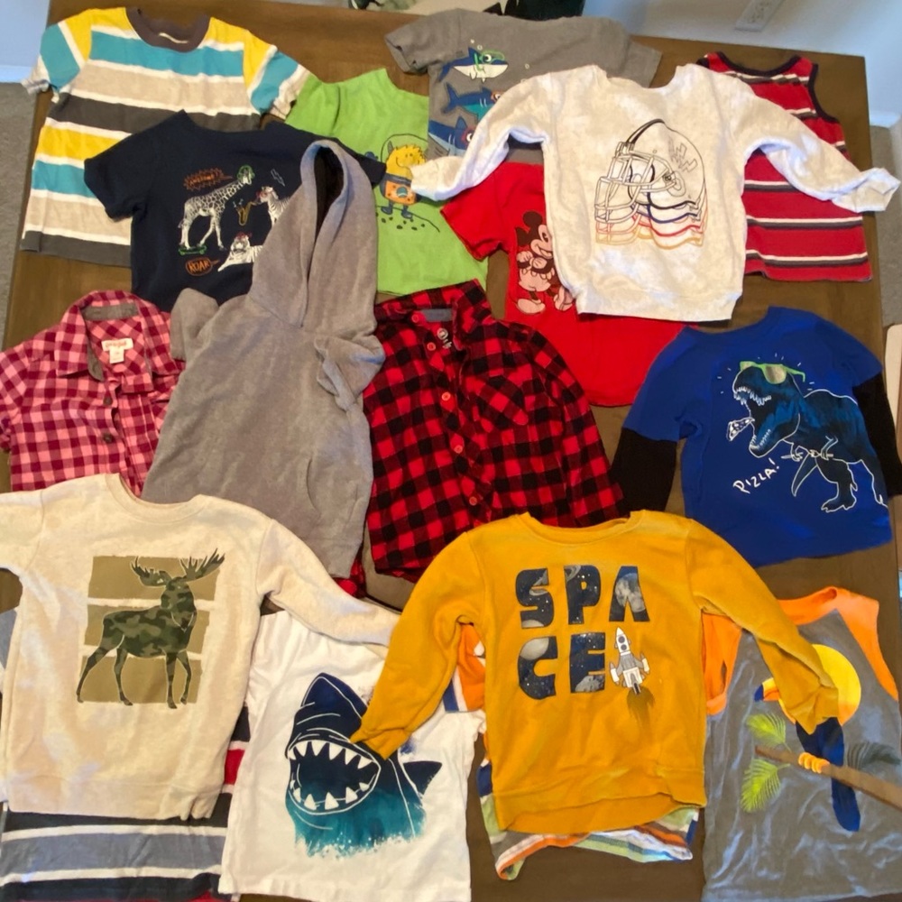 LOT BOYS CLOTHES 34 PIECES